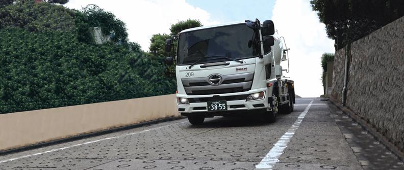 When driven downhill, the truck’s exhaust brake can be applied and the gearshift is locked in first or second gear, allowing descent without extensive use of the foot brake, even when fully loaded.