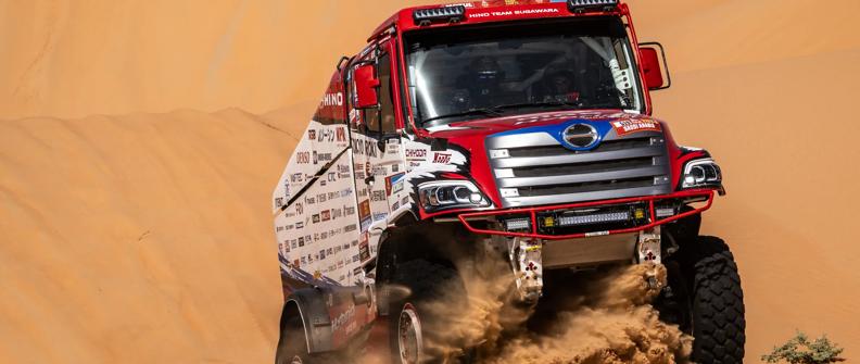 Hino Team Sugawara HINO 600 Series vehicle driven in 2024 Dakar Rally equipped with Allison 3000 Series™ fully automatic transmission.