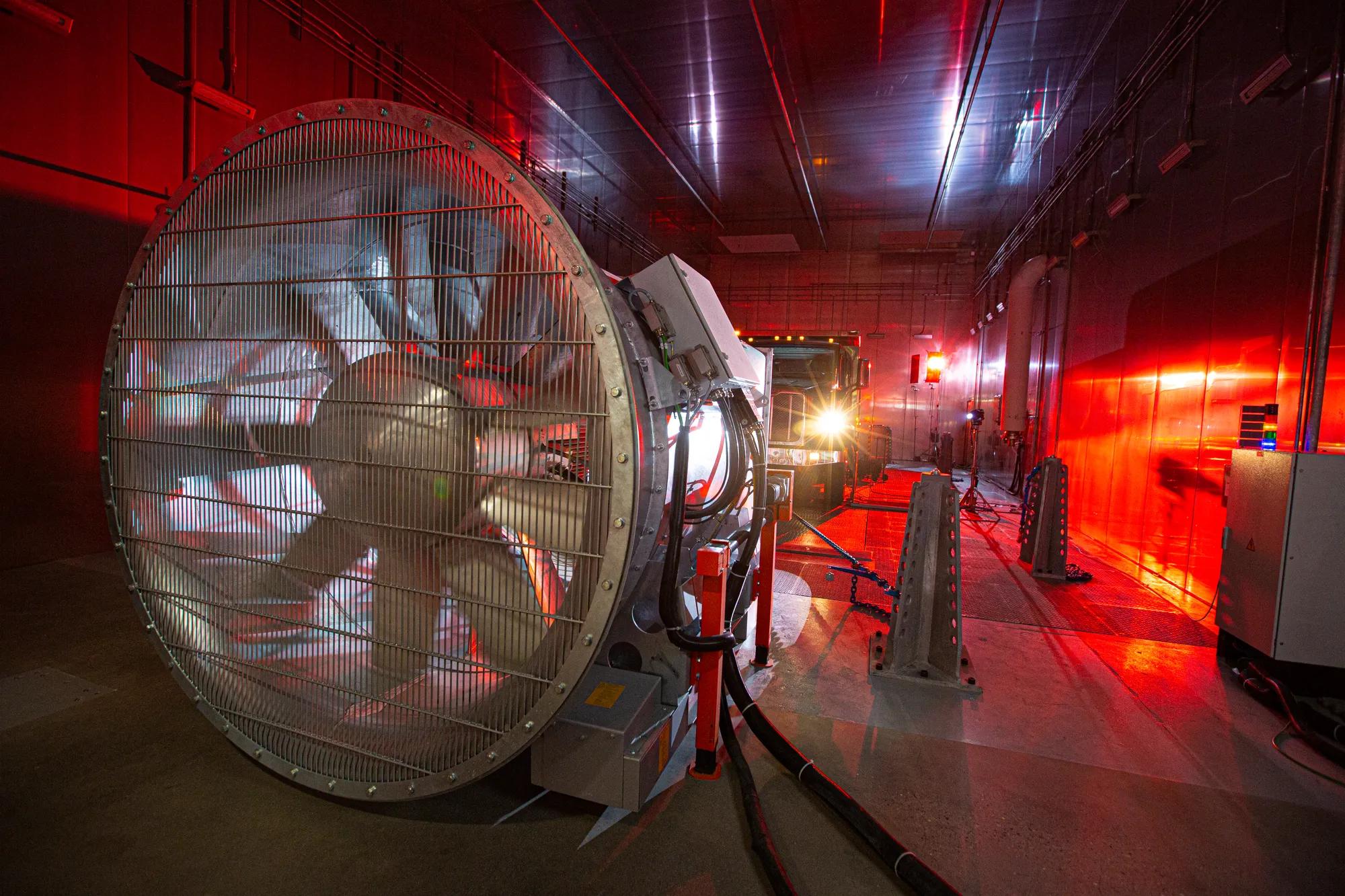 Un ventilador en un almacén